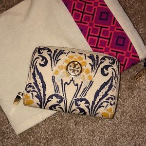 Tory Burch Coin ZIP
